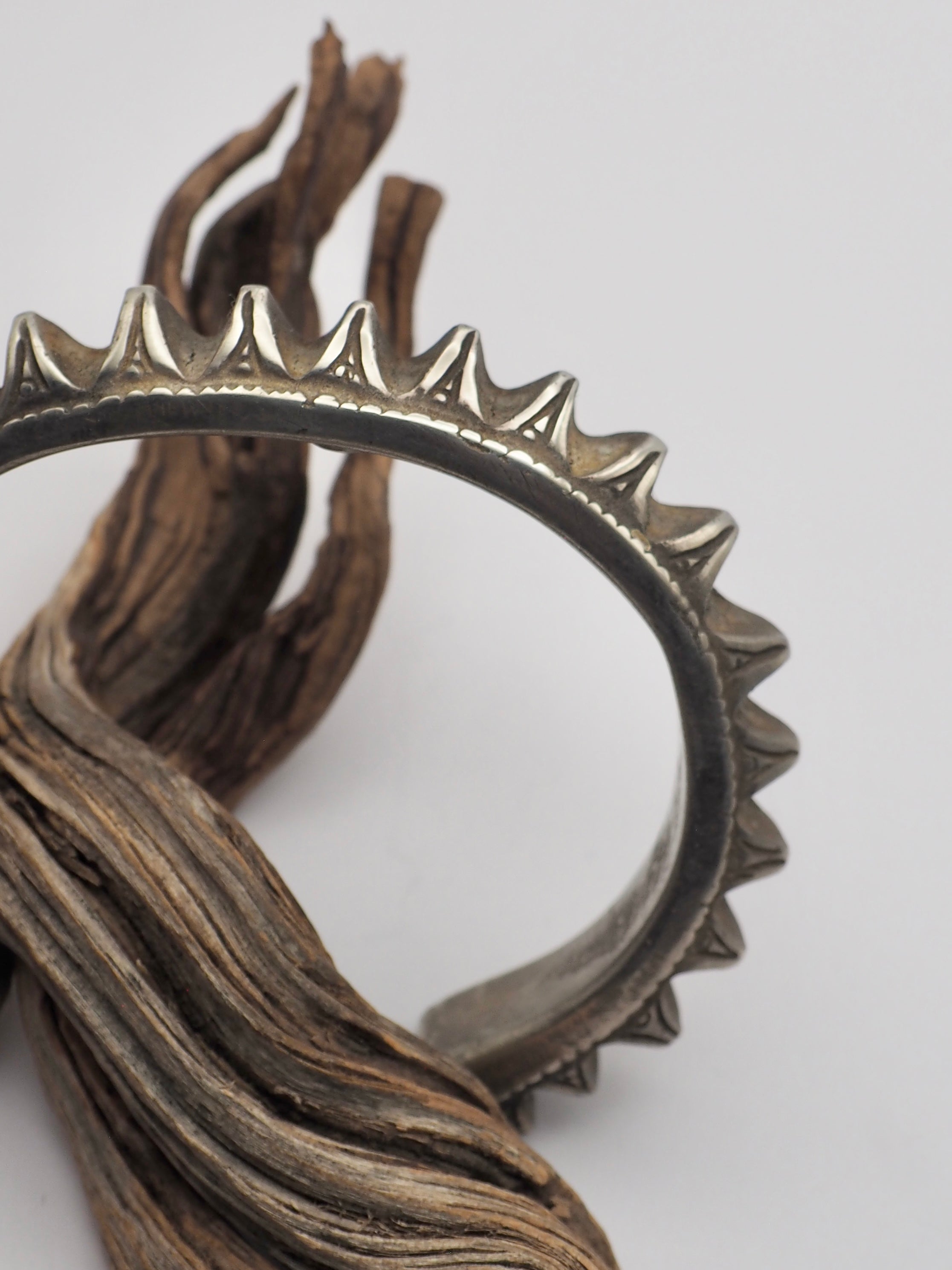 Whirling Log & Arrow HANDMADE OLD STYLE PUNKERO HOLY MOUNTAIN CUFF - 7" WRIST 109grams!