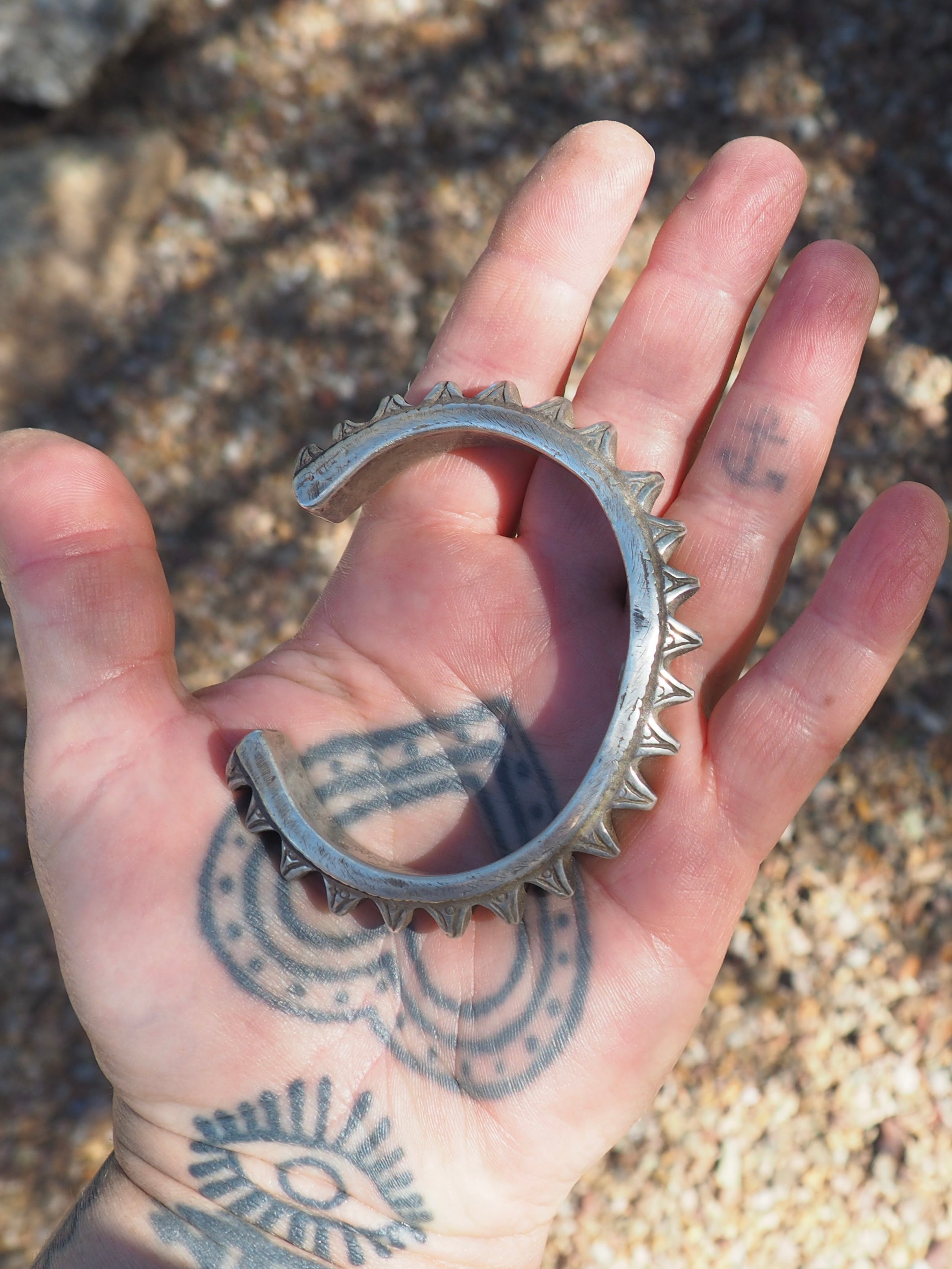 Whirling Log & Arrow HANDMADE OLD STYLE PUNKERO HOLY MOUNTAIN CUFF - 7" WRIST 109grams!