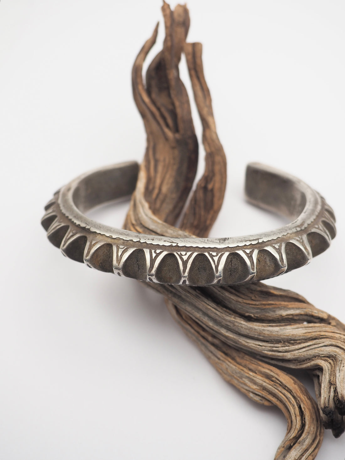 Whirling Log & Arrow HANDMADE OLD STYLE PUNKERO HOLY MOUNTAIN CUFF - 7" WRIST 109grams!