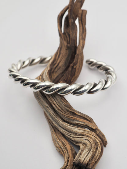 6g Fine Silver Twist Cuff M/L