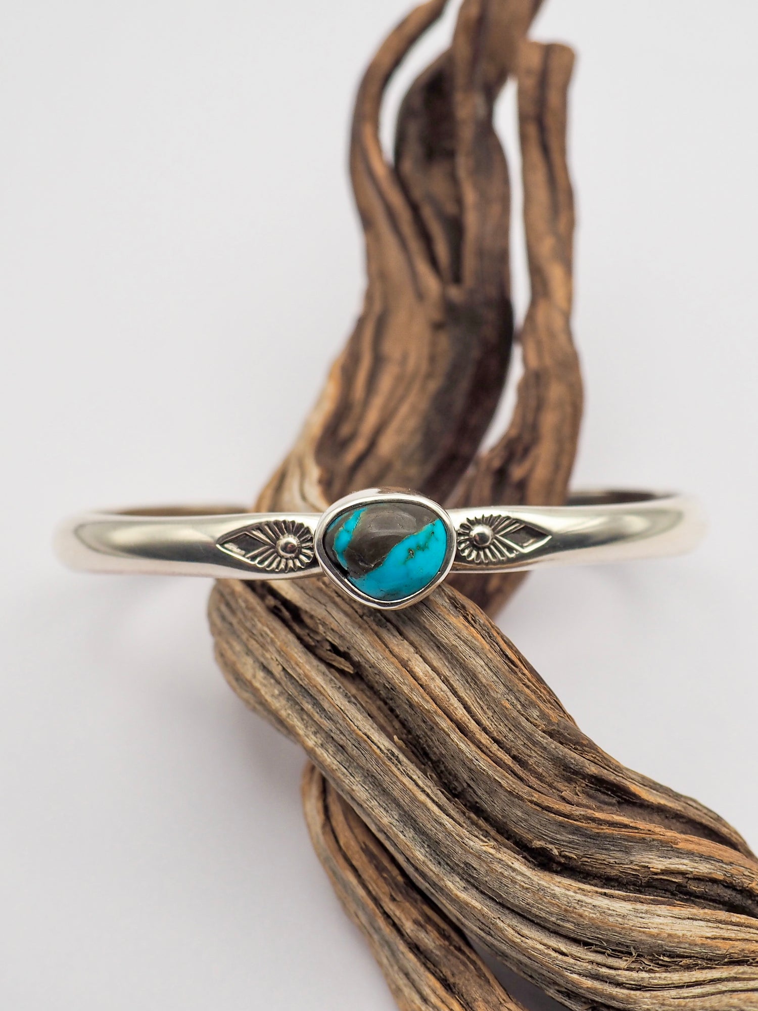 Carico Lake Turquoise Sterling Silver Lightweight Cuff XS