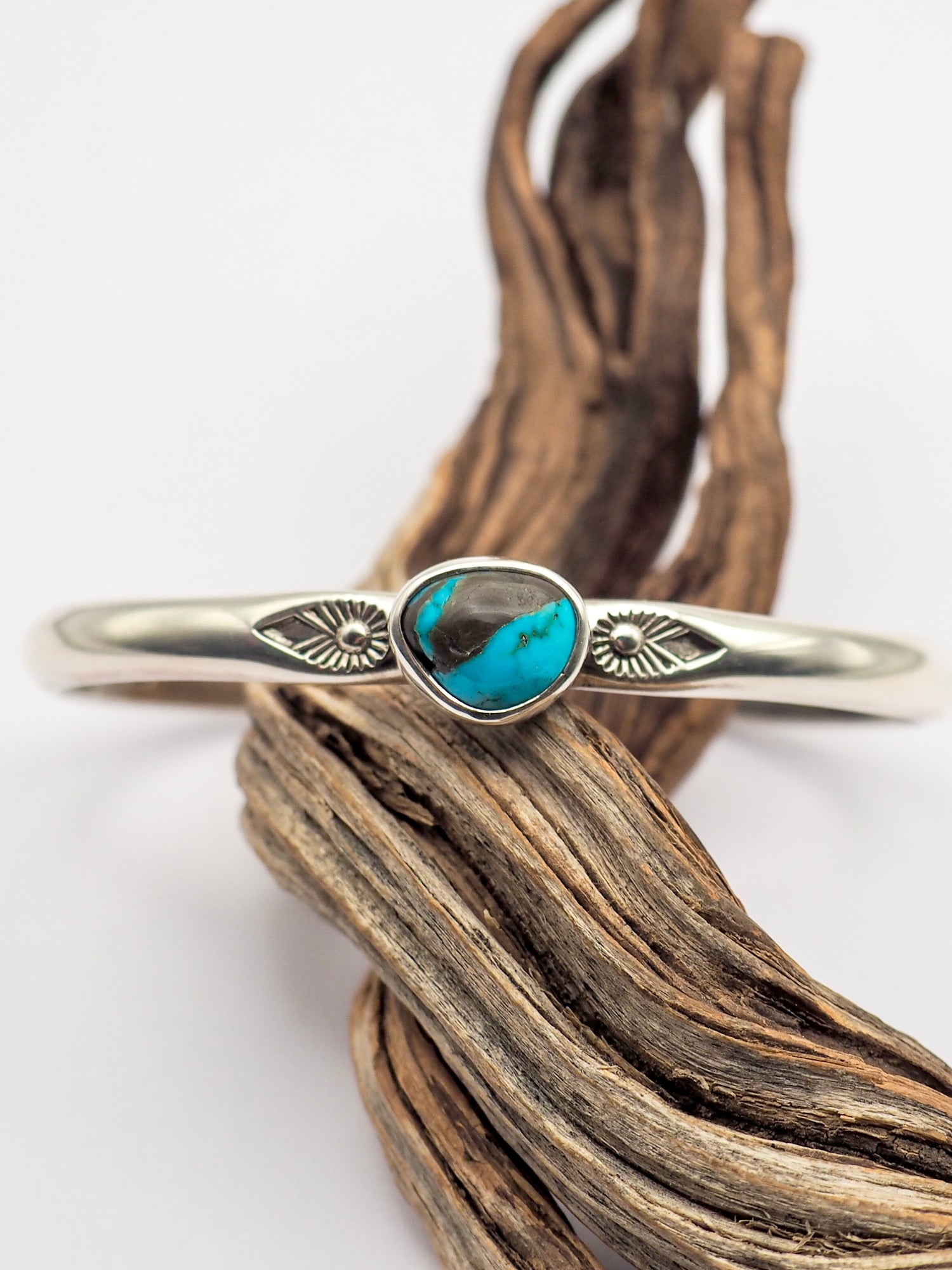 Carico Lake Turquoise Sterling Silver Lightweight Cuff XS