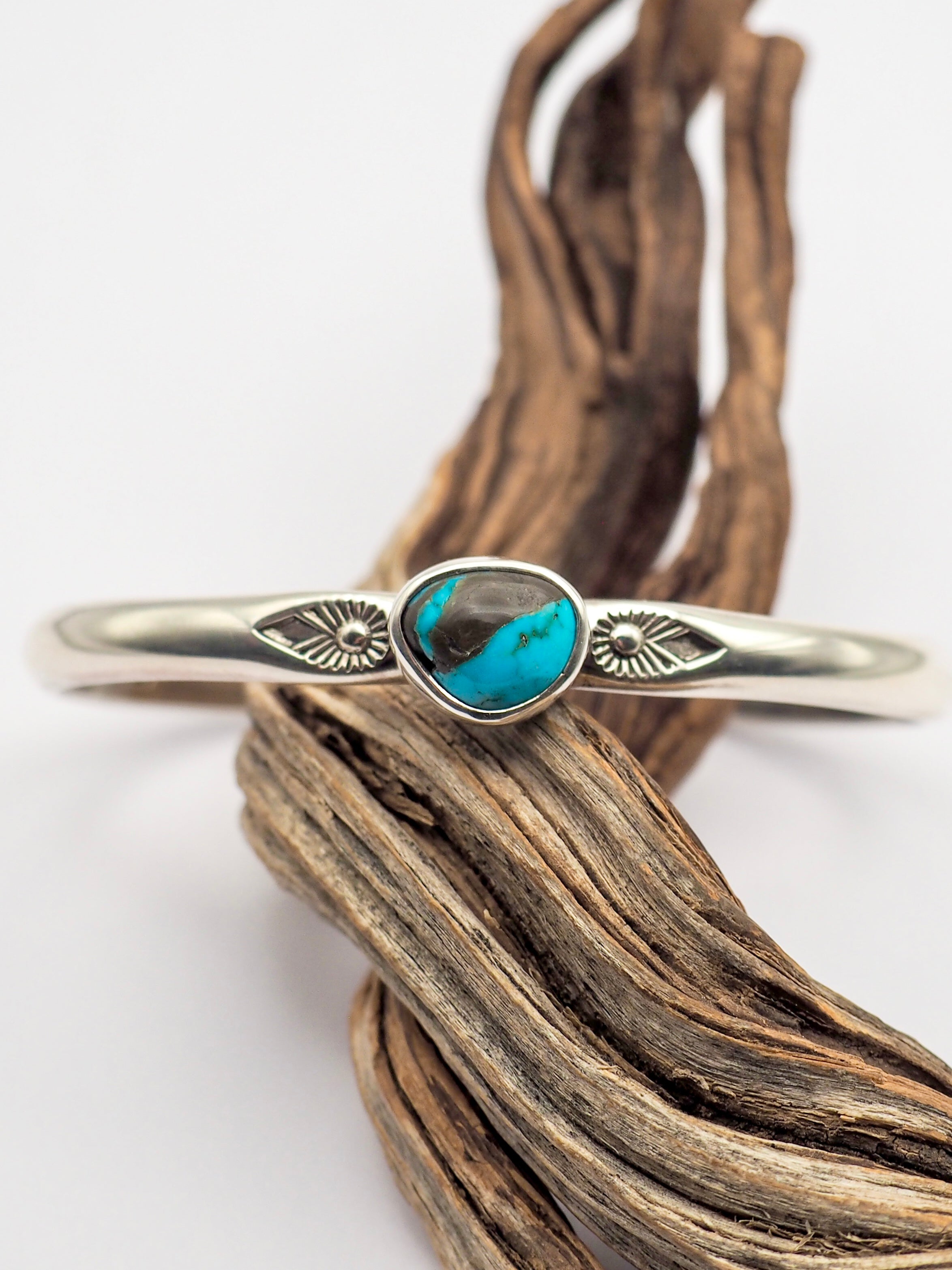 Carico Lake Turquoise Sterling Silver Lightweight Cuff XS