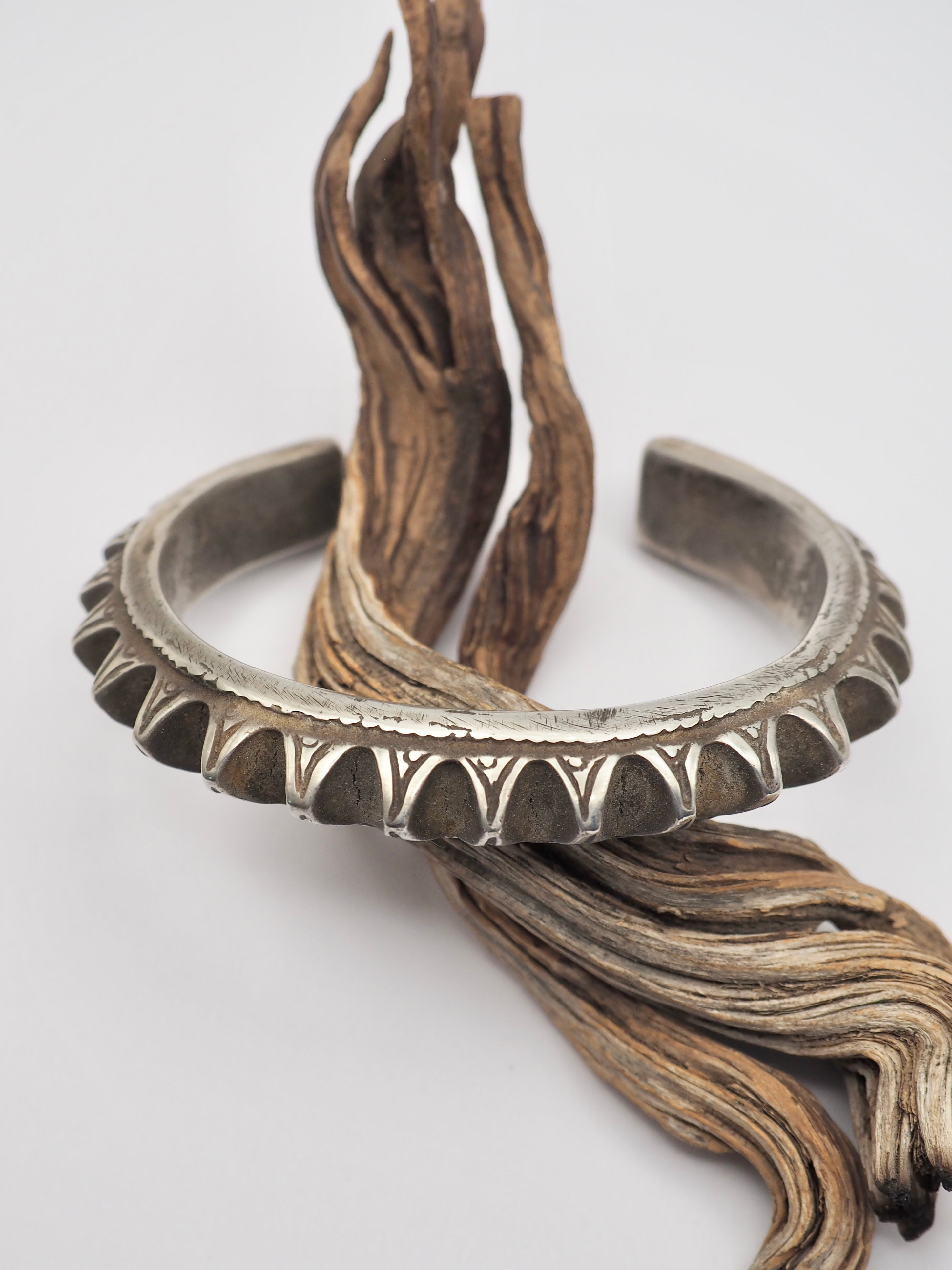 Whirling Log &amp; Arrow HANDMADE OLD STYLE PUNKERO HOLY MOUNTAIN CUFF - 7" WRIST 109grams!