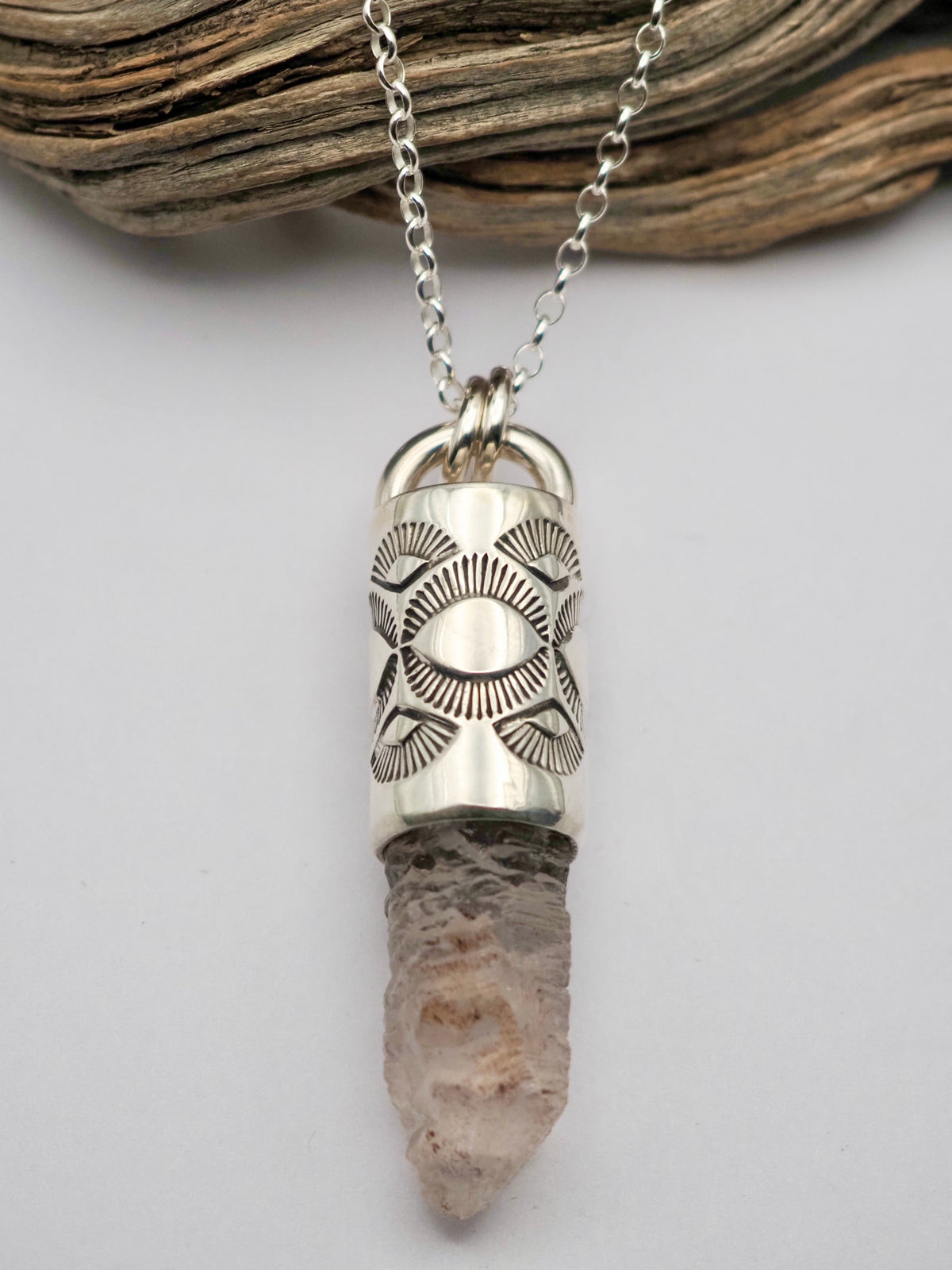 Nirvana Quartz Eye/Fan Talisman Necklace