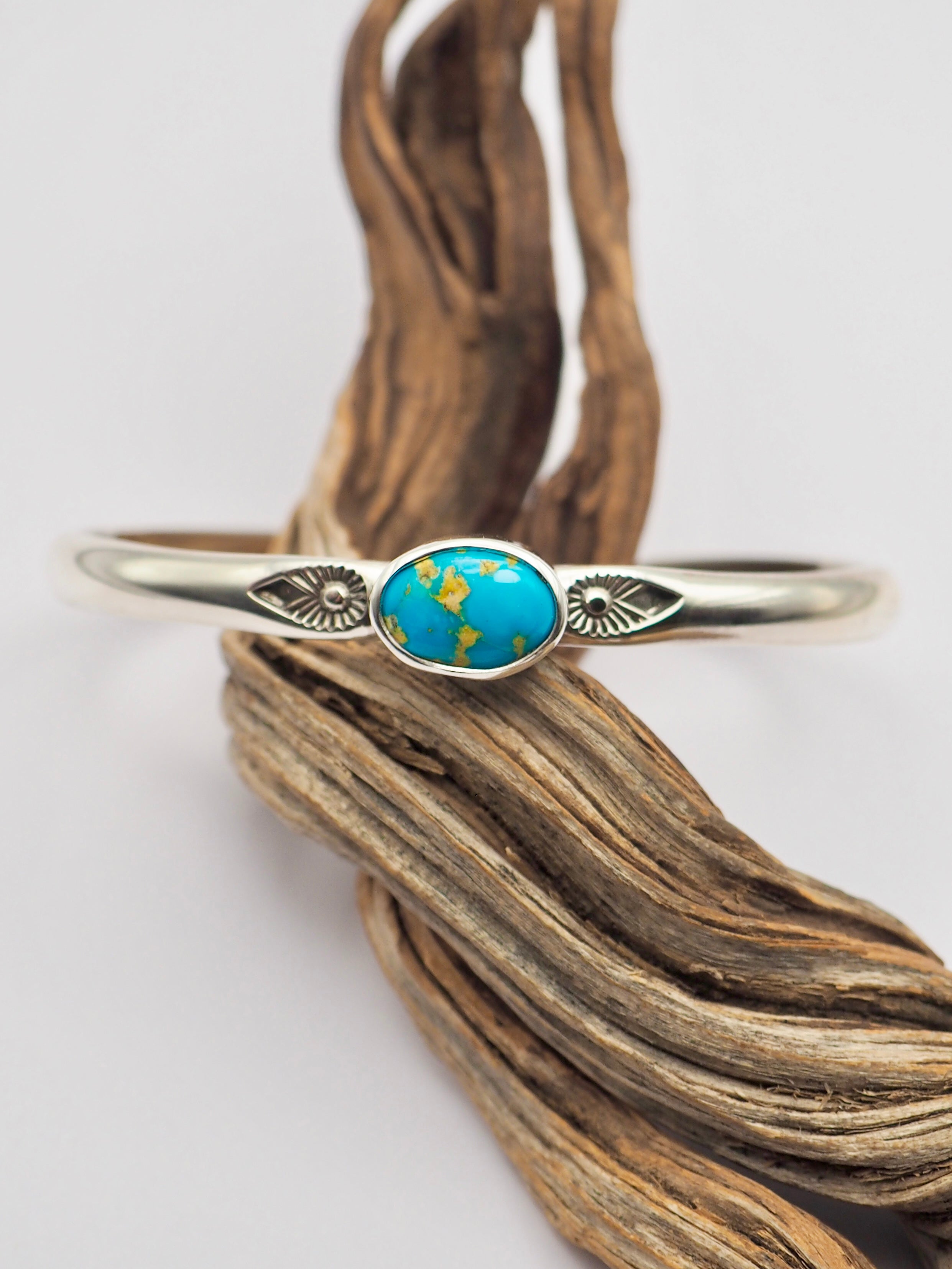 Sierra Bella Turquoise Sterling Silver Lightweight Cuff S/M