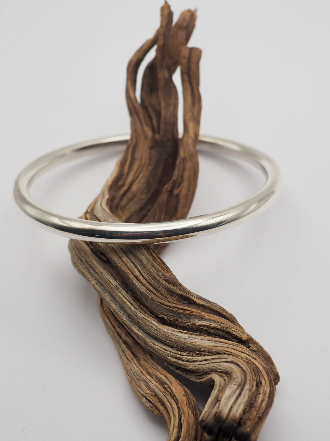 4g Sterling Silver Round Bangle M/L