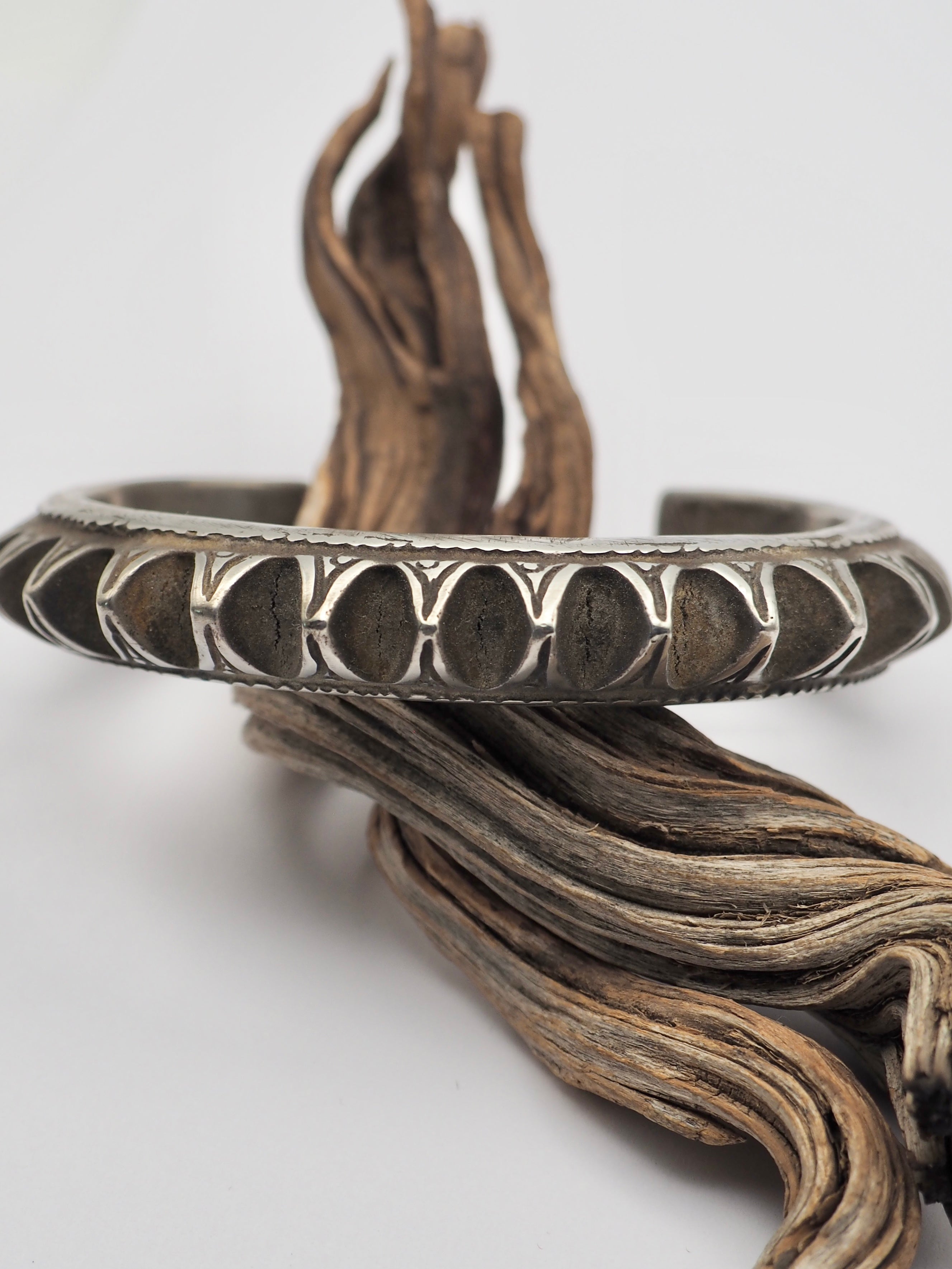 Whirling Log &amp; Arrow HANDMADE OLD STYLE PUNKERO HOLY MOUNTAIN CUFF - 7" WRIST 109grams!