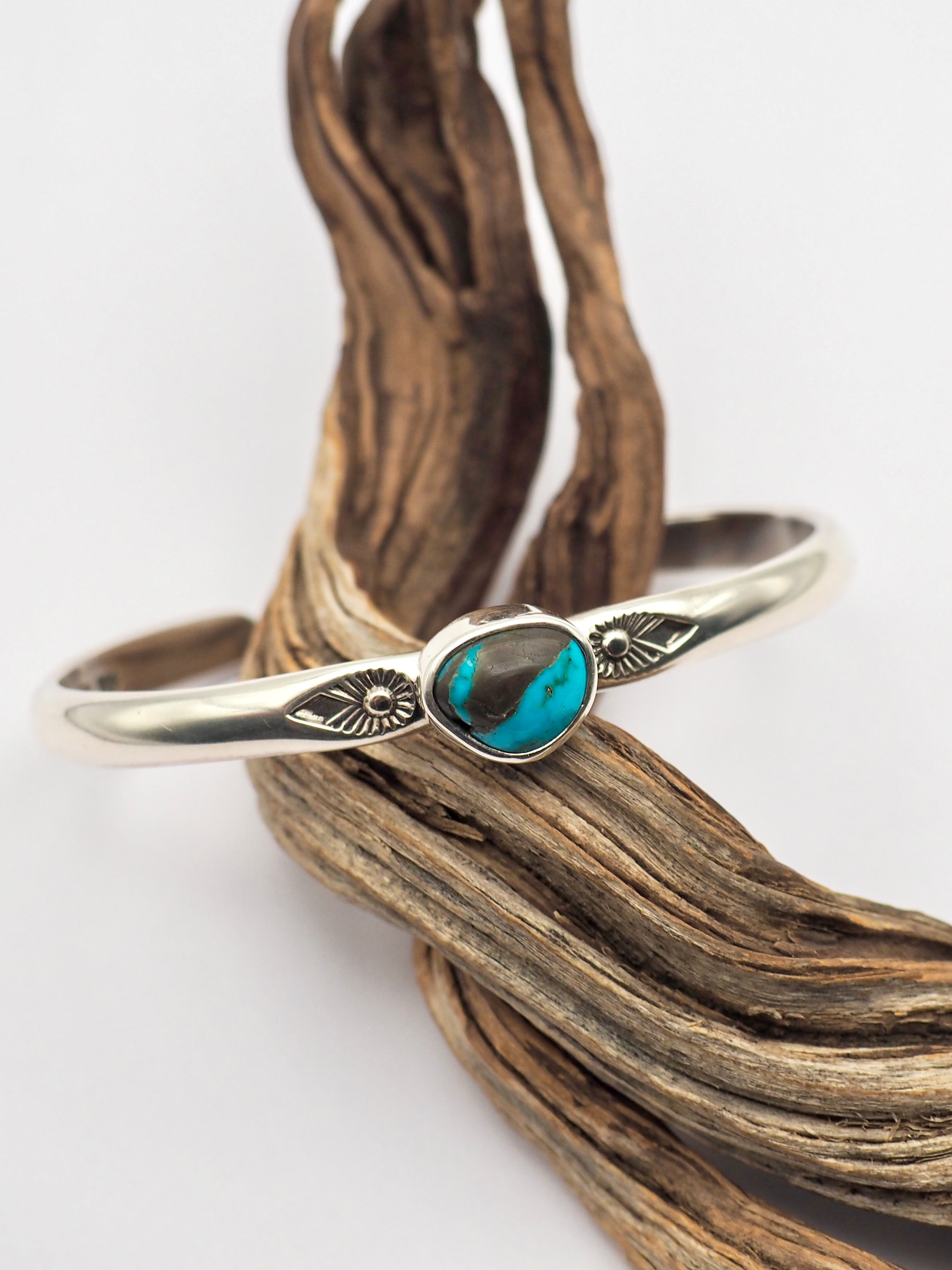 Carico Lake Turquoise Sterling Silver Lightweight Cuff XS