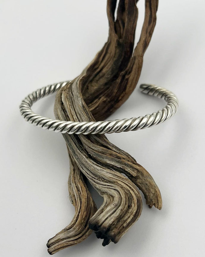 Cable Twist Stacker Cuff M/L